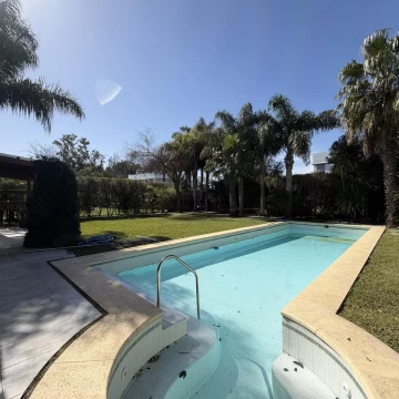 Venta Casa 5 ambientes Fincas de Iraola II con Piscina Climatizada