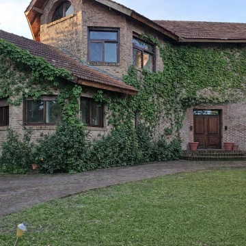 CASA EN VENTA EN BARRIO CERRADO LOS LAURELES 
