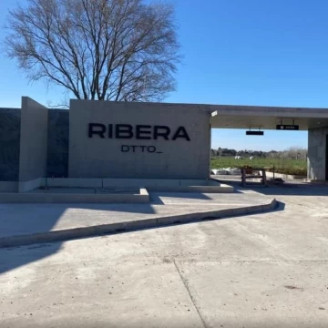 Casa en  Venta en Barrio Ribera de 3 dormitorios, escritorio y pileta Barrio Ribera