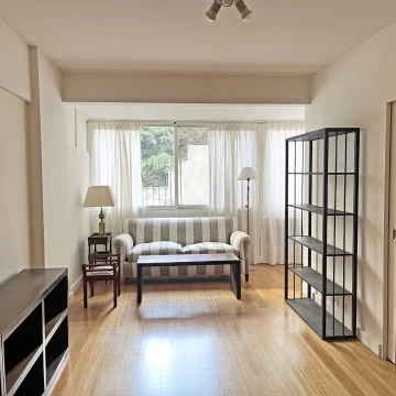 Departamento en alquiler en Palermo. Amplio ambiente subdividido Cocina incorporada Baño Vigilancia