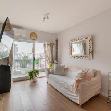 VENTA. DPTO 2 AMBIENTES. LUMINOSO. C/BALCON. BALVANERA