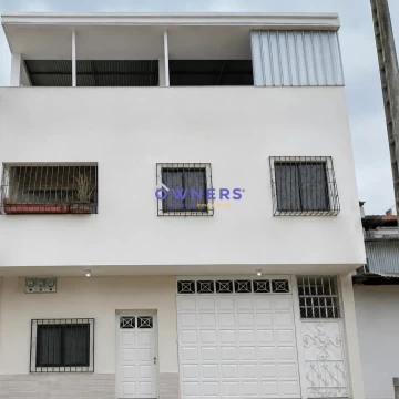 VENTA CASA RENTERA, A UNA CUADRA DE LA AVE. CASUARINA (MR)