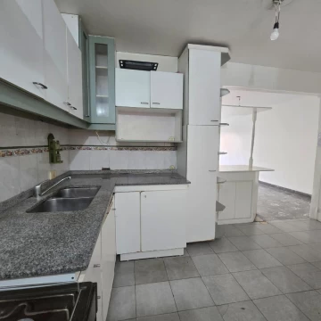 Departamento 4 ambientes  Rio de Janeriro 1000 con dependencia de servicio, balcon