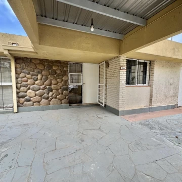Casa en venta en Villa del Parque, Godoy Cruz, 3 dormitorios, patio, depósito, apta crédito