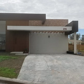 Casa en venta de 3  dorm en Santa Elisa