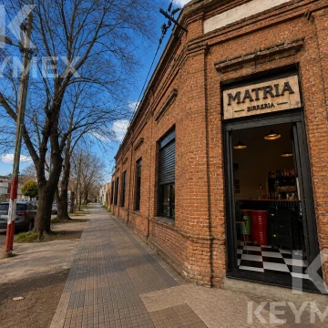 Venta local comercial - Parque Castelli 65 y 22