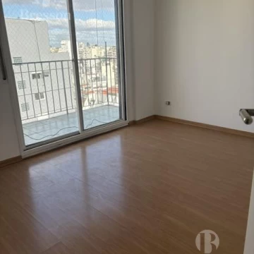 Departamento de tres ambientes con cochera en venta