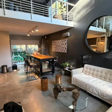 ALQUILER – Loft amoblado con cochera doble y asador en Las Condes, Valle Escondido