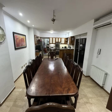 Casa en venta  de 4 dormitorios con pileta, parrillero y terraza, Barrio Parque