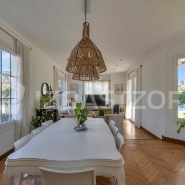 Casa en lote central