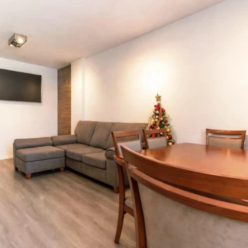 Departamento de 4 ambientes remodelado íntegramente. Piso alto! San Cristóbal