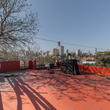 Depto 2 ambientes en Villa Sarmiento · 85 m² · terraza propia de 43 m² y cochera