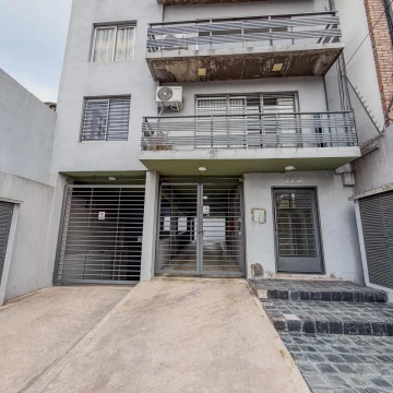 ALQUILER - DEPARTAMENTO - QUILMES CENTRO - CON COCHERA CUBIERTA