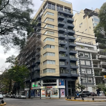 2 ambientes en alquiler al frente con balcón Las Cañitas