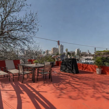 Depto 2 ambientes en Villa Sarmiento · 85 m² · terraza propia de 43 m² y cochera