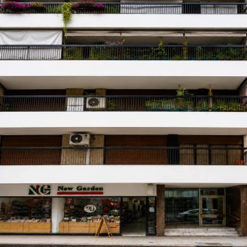 Depto de tres ambientes en Recoleta, con balcón