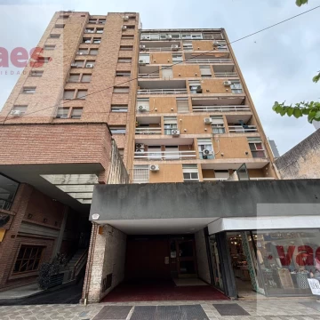 VENTA – Departamento 3 dormitorios con cochera y balcón en Centro de Córdoba