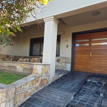 Gran casa en venta de 4 dormitorios en Alto Alberdi – Córdoba Capital