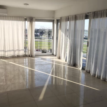 Departamento 2 ambientes - Baño completo - Balcón - Cochera - seguridad 24 hrs - Mucha Luz
