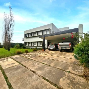 Venta Casa 2 Plantas o Permuta por casa más chica y diferencia a convenir