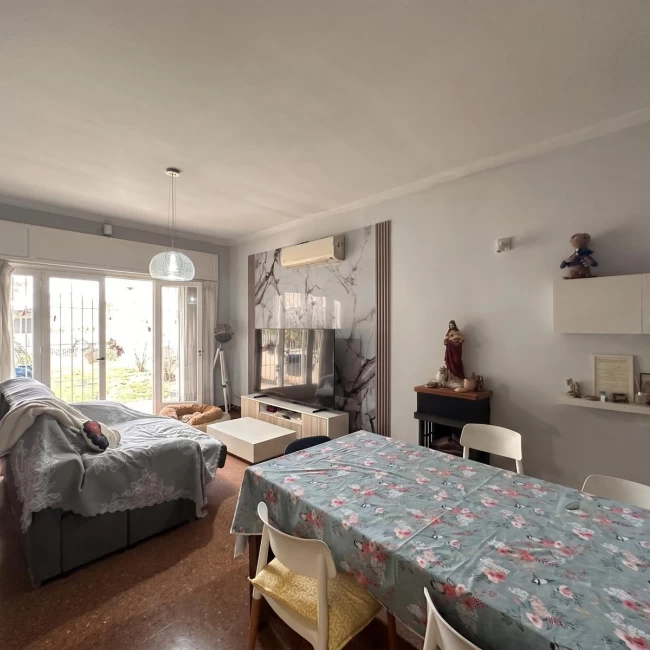 CASA 4 AMBIENTES EN UNA PLANTA CON PARQUE Y QUINCHO CUBIERTO