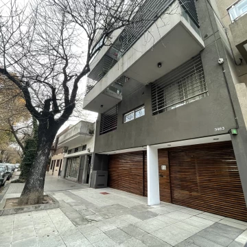 Venta departamento monoambiente en Villa Devoto con cochera descubierta.