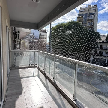 Amplio Monoambiente al Frente | Súper Luminoso | Pileta y Terraza con Parrilla