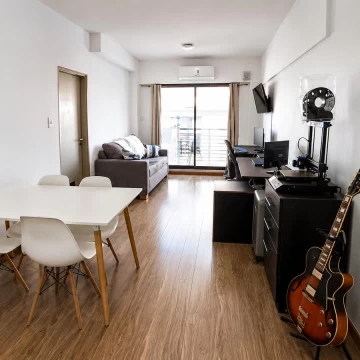 VENTA-DEPARTAMENTO 2AMBIENTES CON BALCON AL FRENTE Y TOILETTE