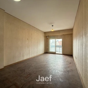 Ideal 2 dormitorios con gran balcón y cocina independiente