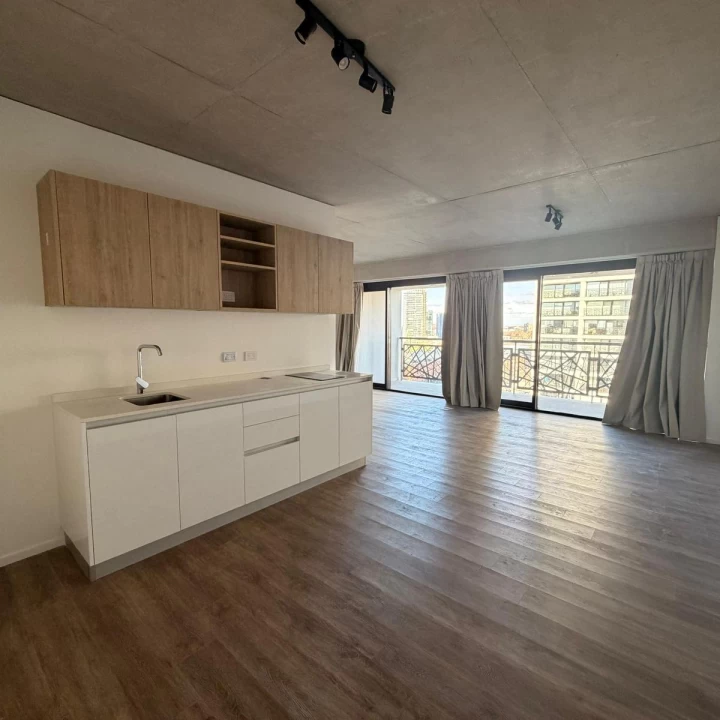 Excelente 2 ambientes en alquiler con cochera - Quartier del Bajo
