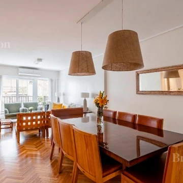 Departamento de 5 ambientes en Uruguay y Juncal