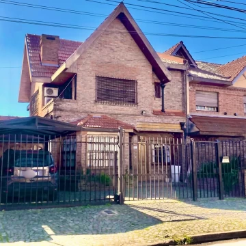 Casa venta 4 ambientes con jardin