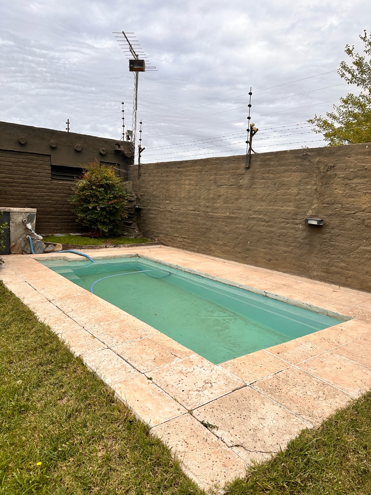 VENTA CASA CON PILETA Y QUINCHO EN LUJAN DE CUYO - Principal
