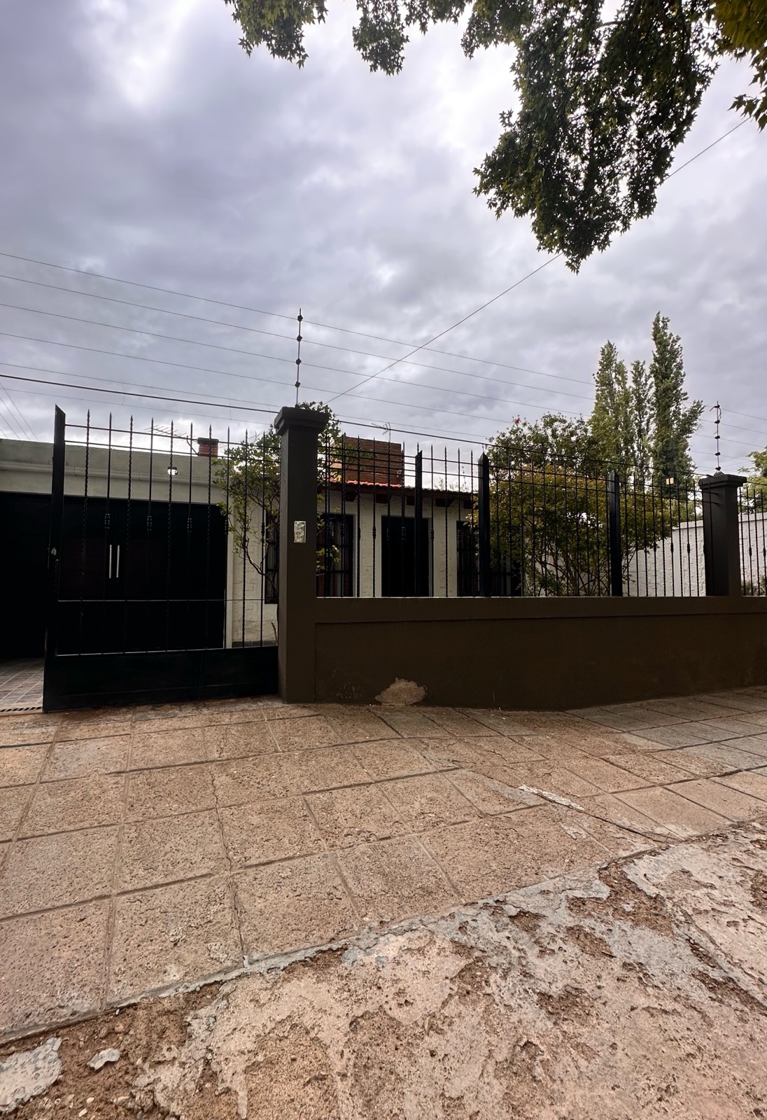 VENTA CASA CON PILETA Y QUINCHO EN LUJAN DE CUYO - 2