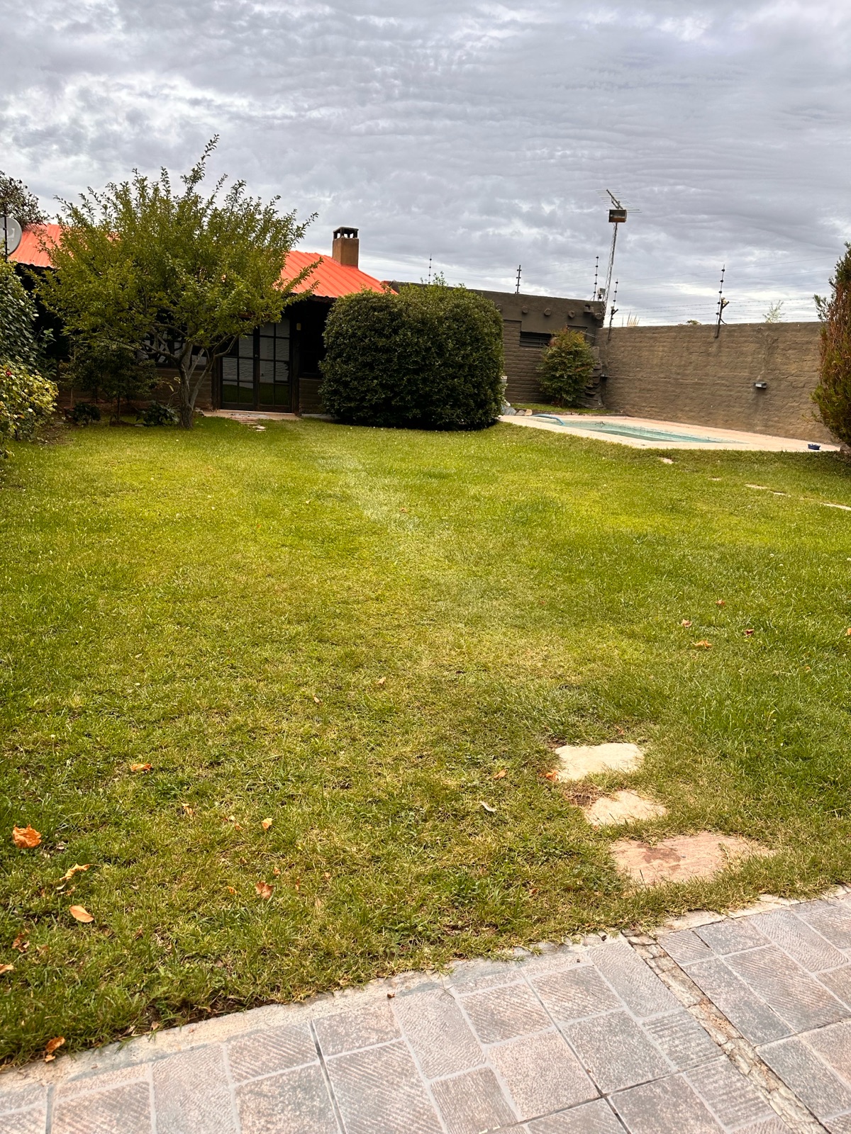 VENTA CASA CON PILETA Y QUINCHO EN LUJAN DE CUYO - 3