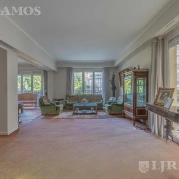 Recoleta. Plaza Vicente Lopez. vista a plaza. Sup. 220.45 m2