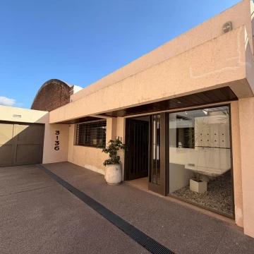 Oficina en Alquiler | Barrio Jardin | PB con Patio | A/A Instalados | Excelente Ubicacion