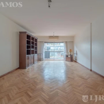 VENTA - SEMIPISO ALTO DE 4 AMBIENTES EN RECOLETA - BALCON CON EXCELENTE VISTA