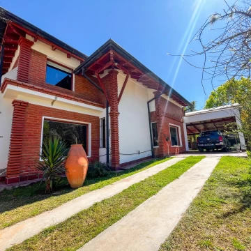 VENTA CASA DPTOS  LOS PERALES