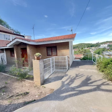 Casa Dos Plantas en Rio Ceballos