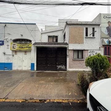 CASA EN RENTA CON USO DE SUELO COMERCIAL EN ISABEL LA CATÓLICA, COL. ALGARÍN