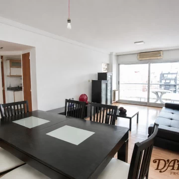 Piso de 4 ambientes con cochera para auto chico y SUM en excelente zona de Caballito