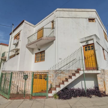 PH en venta de 3 ambientes en Parque Avellaneda con balcón, patio y cochera cubierta - Sin Expensas