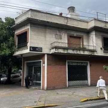 Local en lote propio en Agronomia