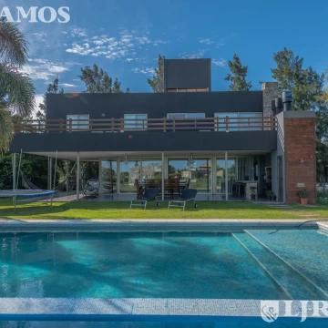 Casa en Barrio Nautico El Cazal
