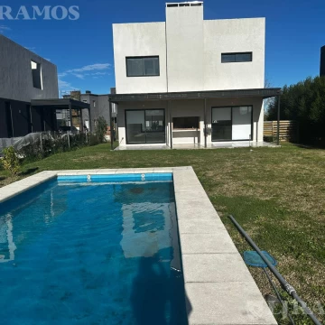 Casa en Alquiler con Pileta, parque en 2 plantas con aires en Araucarias PG