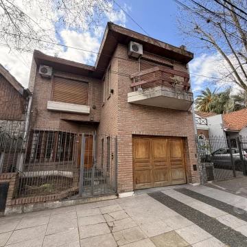 Casa en Villa Ballester - Venta - Cinco Ambientes - Próximo a Hölters Schule - Zona Residencial
