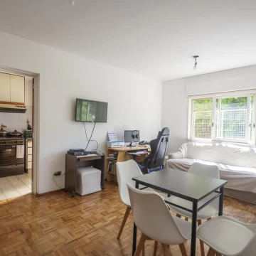 Departamento muy luminoso ,excelente ubicación, ideal para inversión