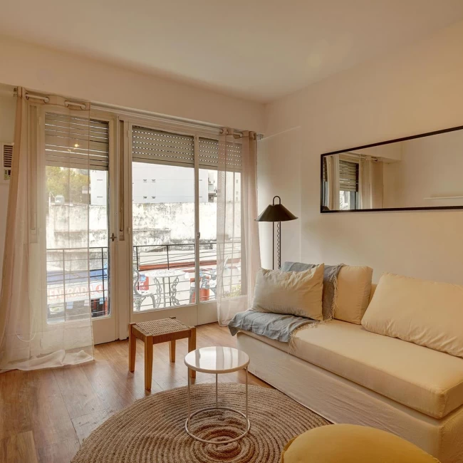 VENTA O ALQUILER DE DEPARTAMENTO DE 3 AMBIENTES CON BALCON EN RECOLETA