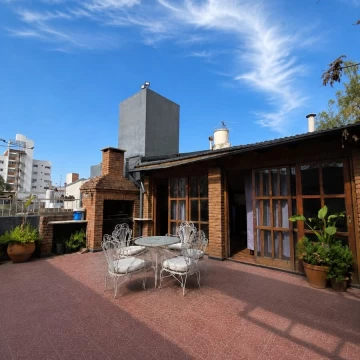 Casa de dos plantas 3 dormitorios - Arroyito | Gran terraza con quincho y parrillero